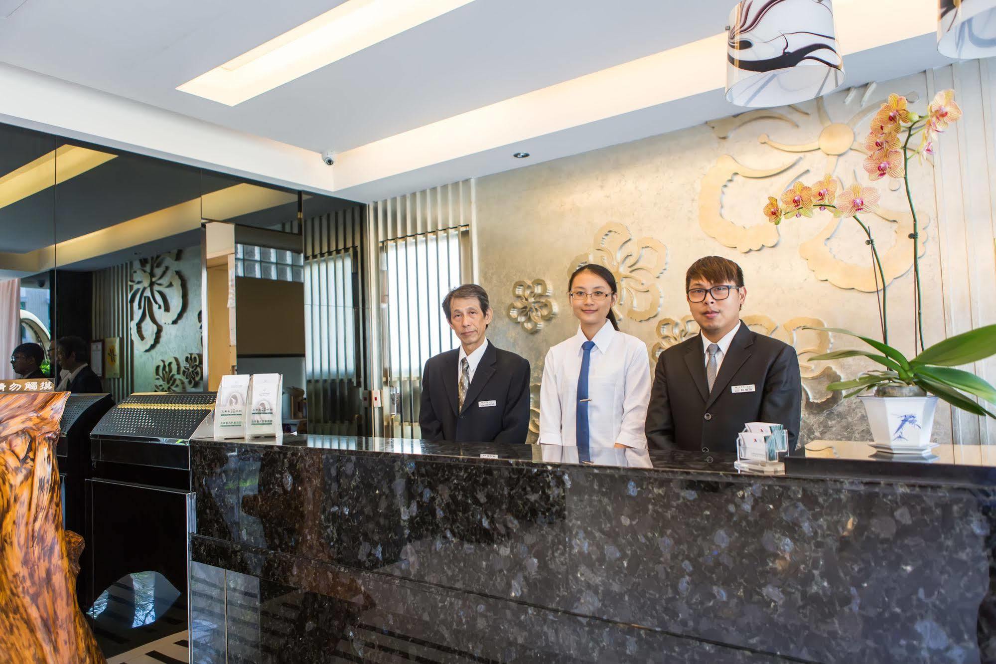 Yhc Hotel Тайнань Экстерьер фото