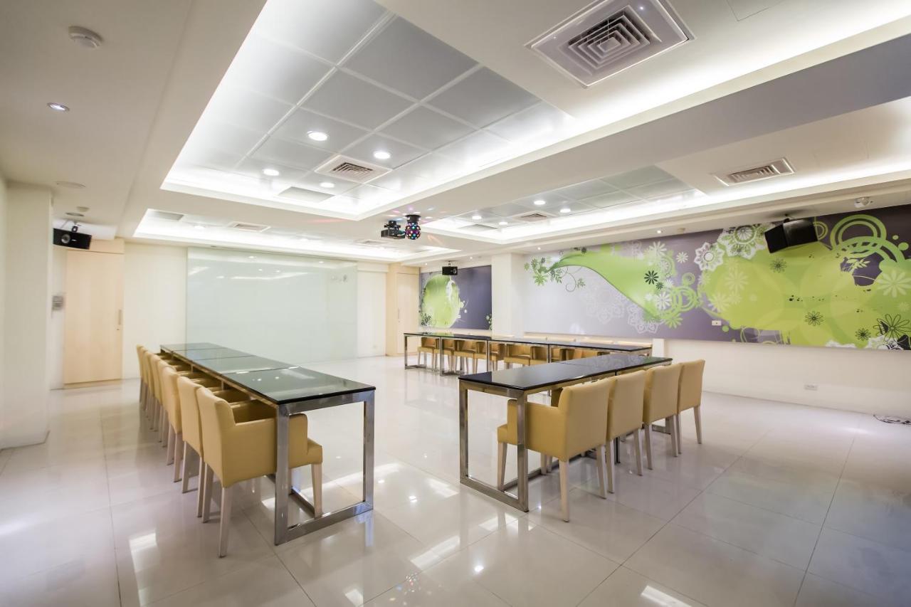 Yhc Hotel Тайнань Экстерьер фото